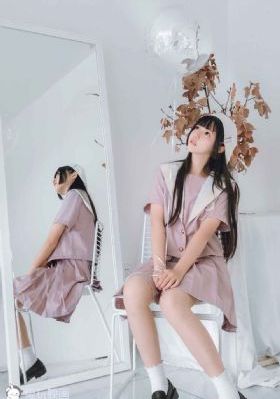 女大学生的沙龙室女主_超清超清免费观看